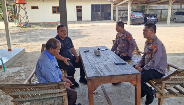 Kunjungan Kapolsek Serang Baru ke Rumah Mantan Kades, Jalin Silaturahmi dan Komunikasi