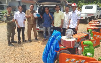 Petani Sawah Talang Padang Menerima Bantuan Satu Unit Pompa Air Dari Dinas Pertanian Kabupaten PALI