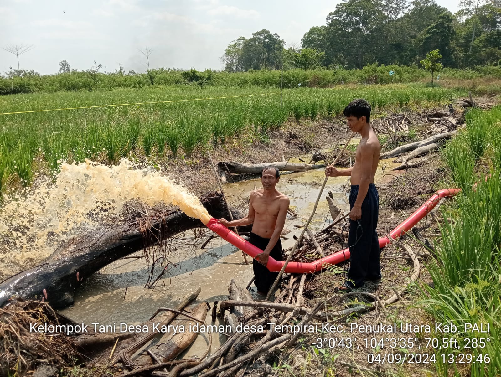 Petani Sawah Talang Padang Menerima Bantuan Satu Unit Pompa Air Dari Dinas Pertanian Kabupaten PALI