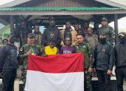 Simpatisan OPM di Intan Jaya Kembali ke Pangkuan NKRI, Baca Ikrar Setia di Hadapan Dansatgas Yonif 509 Kostrad