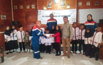 Apresiasi Semangat Siswa, PT Pertamina EP Limau Field Berikan 60 Paket Alat Sekolah dan Tanam 500 Pohon