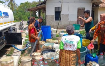 PC BKPB Kabupaten Bekasi Bekerjasama Dengan Perumda Tirta Bhagasasi Gelar Bhakti Sosial Salurkan Air Bersih Ke Warga Cibarusah