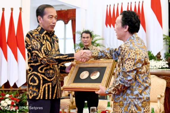 Menteri AHY Hadiri Pemberian Penghargaan Agricola Medal kepada Presiden Joko Widodo*