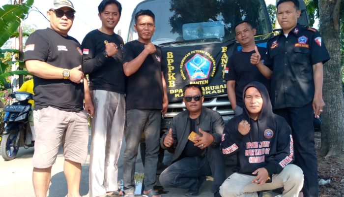 BPPKB Banten PAC Cibarusah Distribusikan Air Bersih Bantu Warga Terdampak Kekeringan di Cibarusah