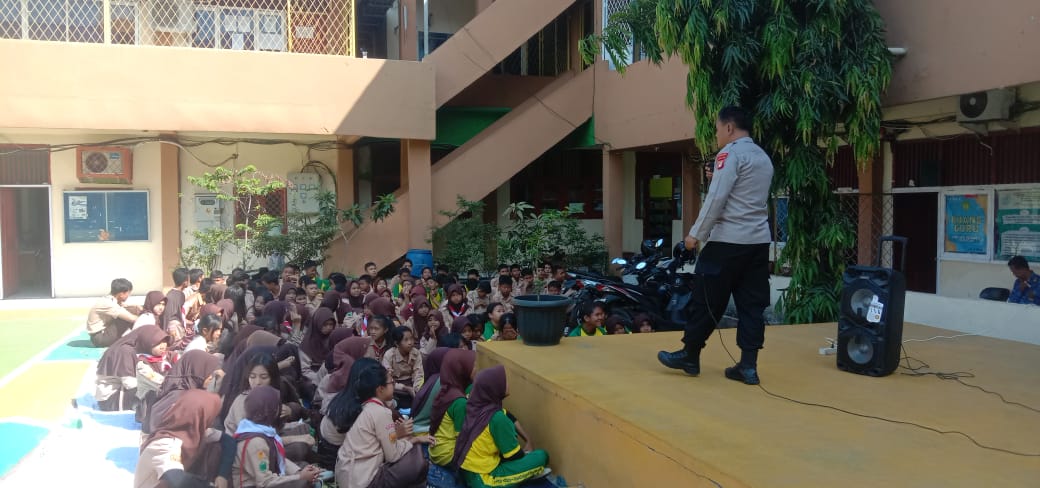 Antisipasi Bullying di Sekolah, Polsek Cibarusah Berikan Pembinaan dan Sosialisasi di SMP Abdi Negara