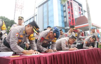 Penegakan Disiplin Personel Polri, Karo Provoost Awali Pengambilan Test Urine.