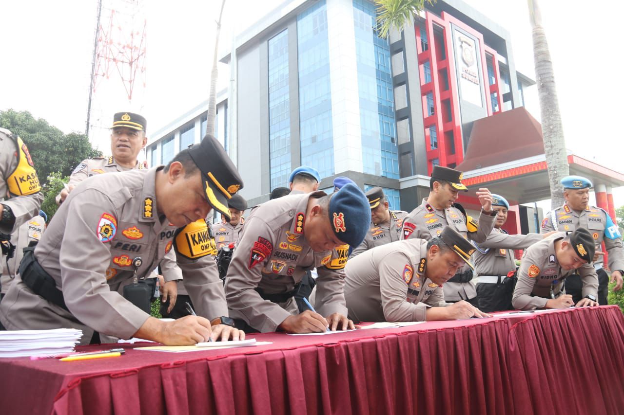 Penegakan Disiplin Personel Polri, Karo Provoost Awali Pengambilan Test Urine.