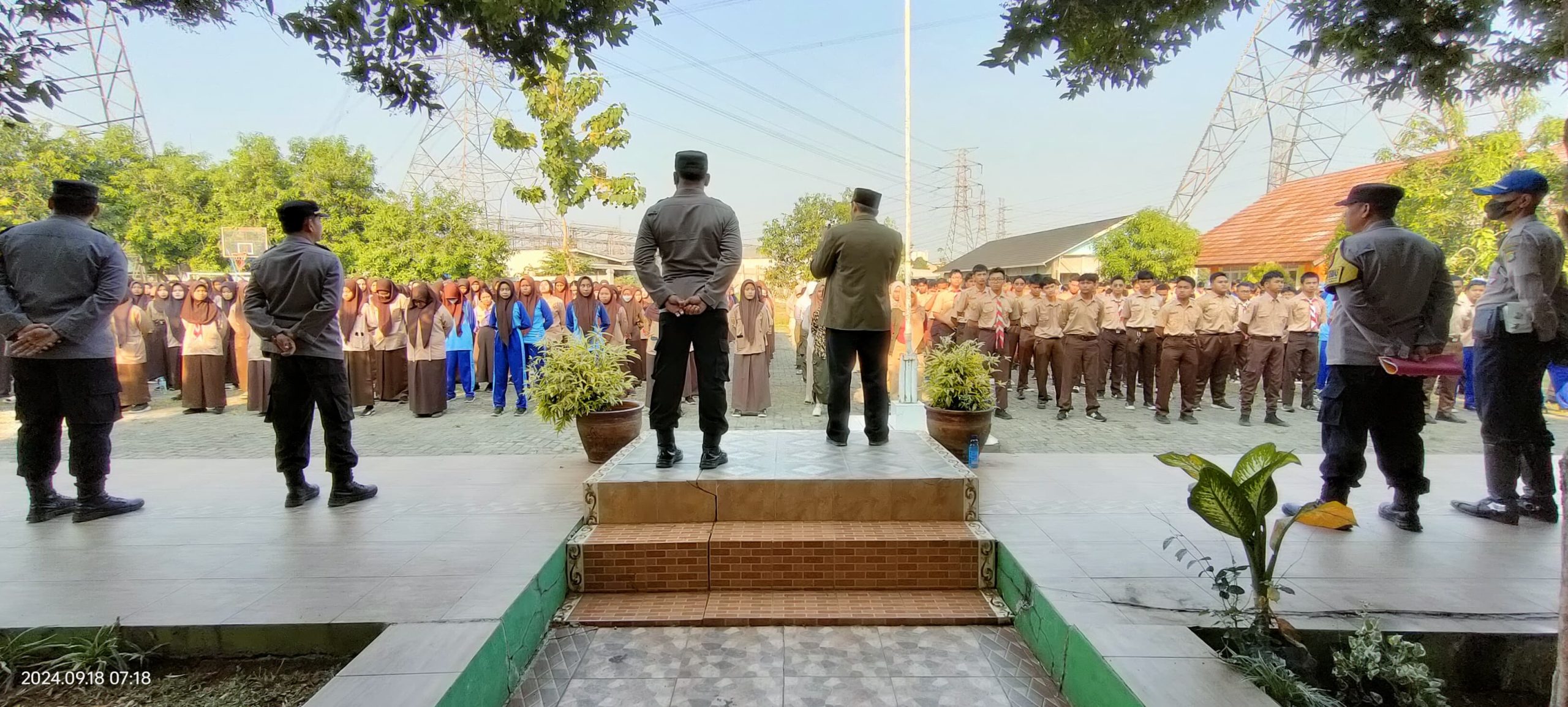 Cegah Tawuran, Kapolsek Cikarang Pusat Giat Police Goes to School di SMAN 2 Cikarang Pusat