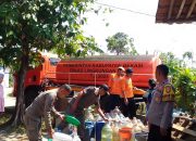 Polsek Serang Baru dan Dinas Lingkungan Hidup Kab Bekasi Distribusikan Air Bersih untuk Warga Cilangkara