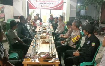 Kapolsek Cibarusah Ajak Warga Perumahan Bagasasi Tingkatkan Kamtibmas Melalui Silaturahmi dan Ngopi Kamtibmas