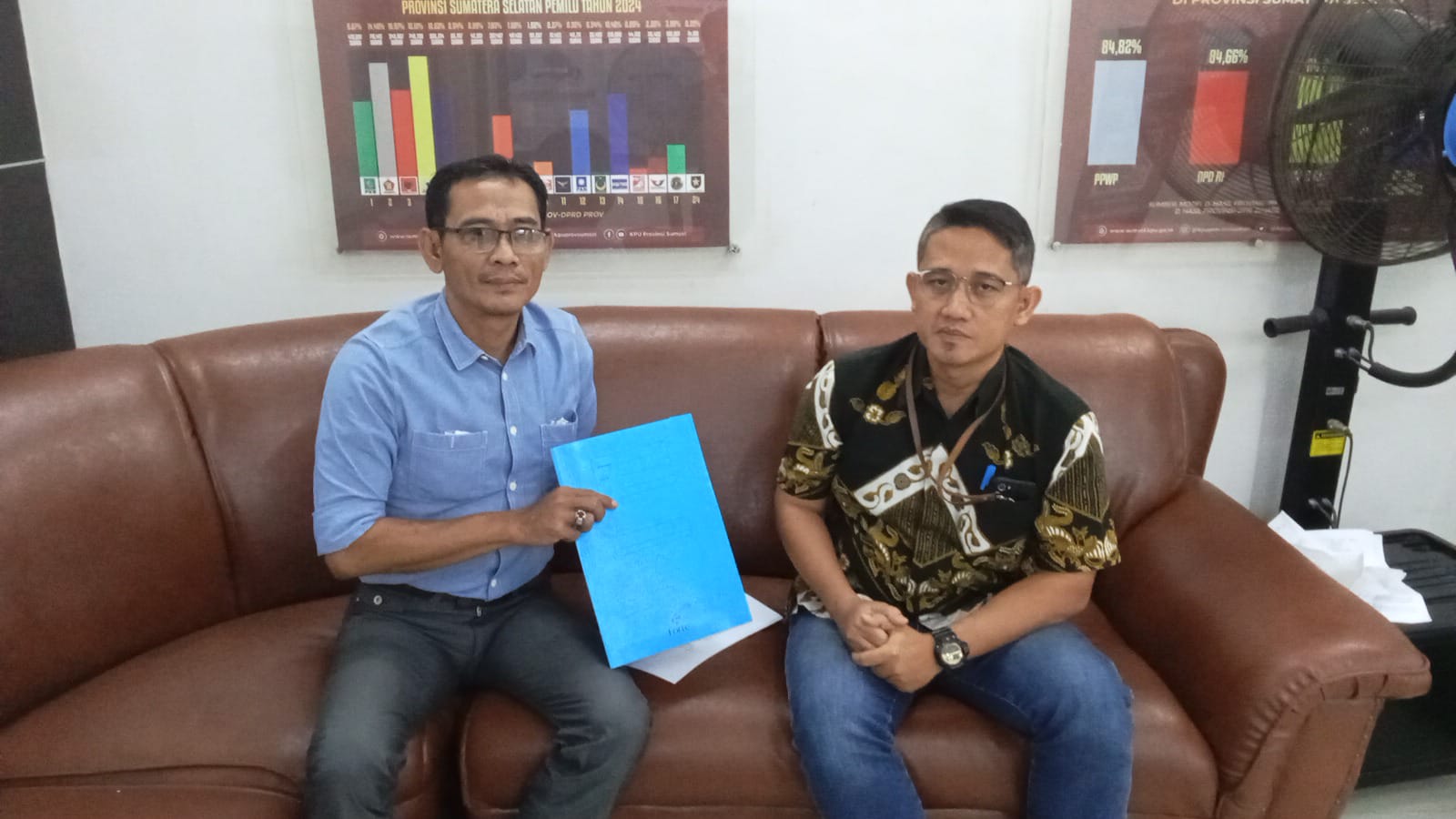 Diduga Gelar SH Cik Ujang Tidak Sah, Warga Kabupaten Lahat Minta KPU Provinsi Sumsel Batalkan Pencalonan HDCU