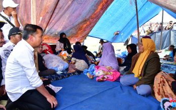 Tinjau Lokasi Terdampak Gempa, Bey: Keselamatan Warga yang Utama