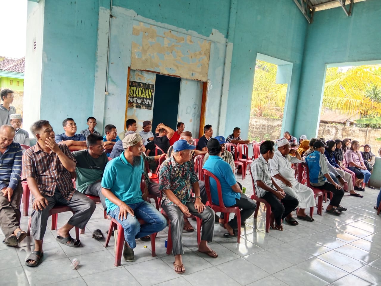 Kapolsek Penukal Abab AKP Ardiansyah S.H.Menghadiri Pembayaran Kompensasi Pada Warga Desa Sungai Langan Dan Spantan Jaya Yang Terdampak Kegiatan Seismik