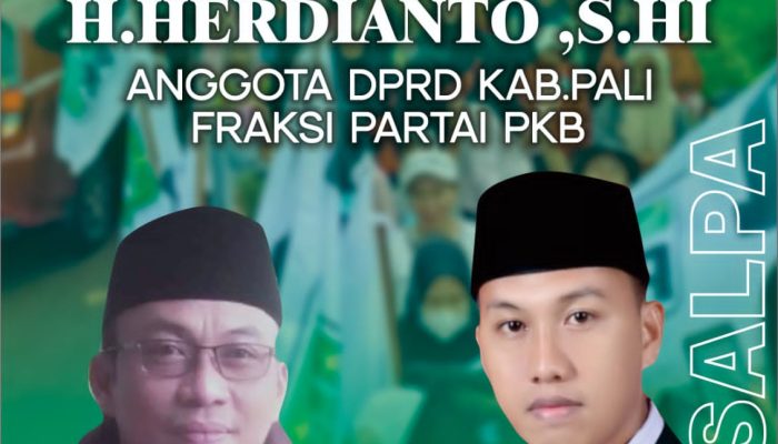 Tekad Herdiyanto Salah satu Kader PKB Naik Sepeda Motor,Bonceng Ibunya Untuk Pelantikan Jadi DPRD