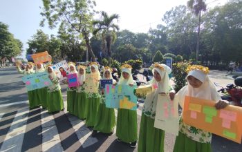 Gelar Karya P5, Siswa-siswi SMPN 3 Bondowoso Lakukan Edukasi ke Masyarakat