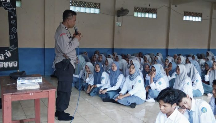 Antisipasi Kenakalan Pelajar, Polsek Cibarusah Berikan Bimbingan dan Penyuluhan di SMA Darul Mutaqin