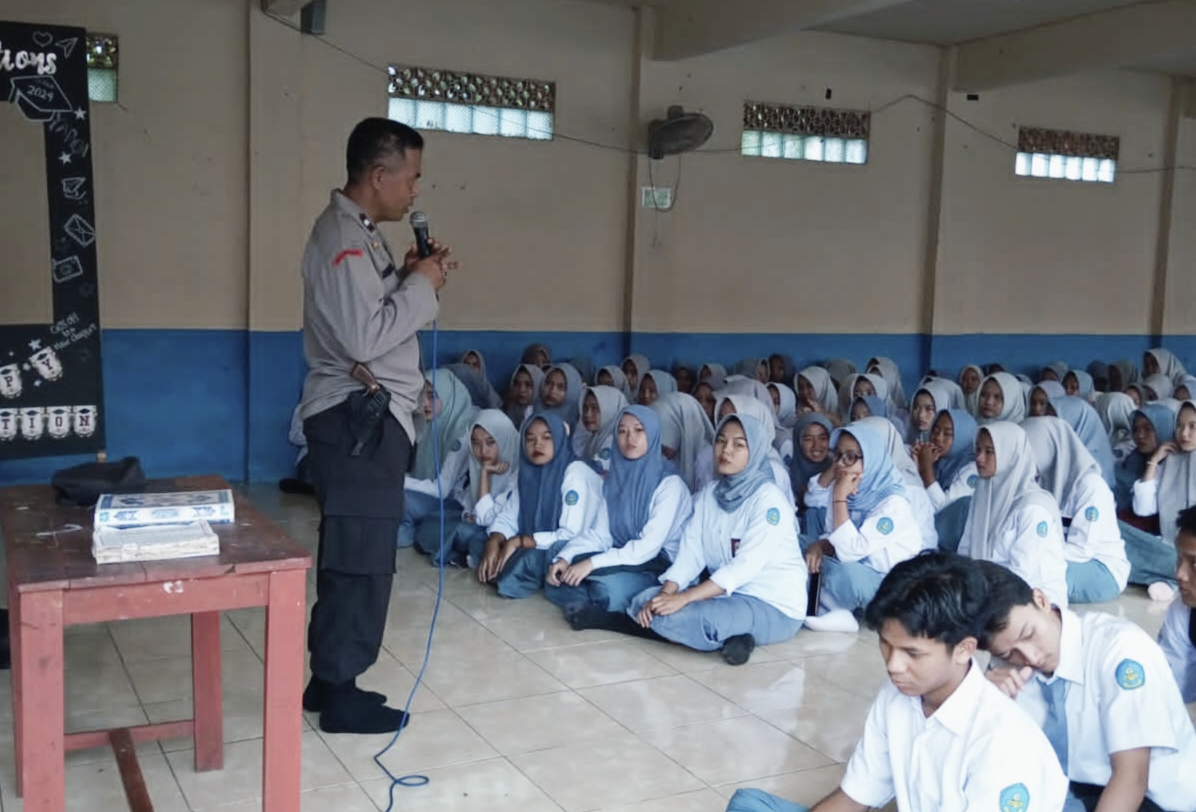 Antisipasi Kenakalan Pelajar, Polsek Cibarusah Berikan Bimbingan dan Penyuluhan di SMA Darul Mutaqin