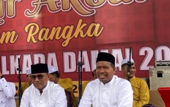 Kompak Berbaju Putih, Pasangan SAH Hadiri Zikir Akbar Pemilu Damai