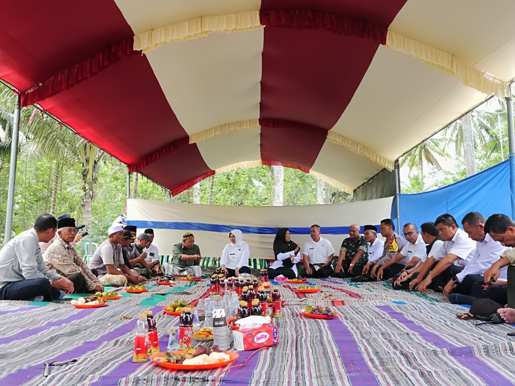 Percepatan Pembangunan Infrastruktur  Melalui Swadaya Masyarakat menjadi Teladan di Kabupaten Lumajang 