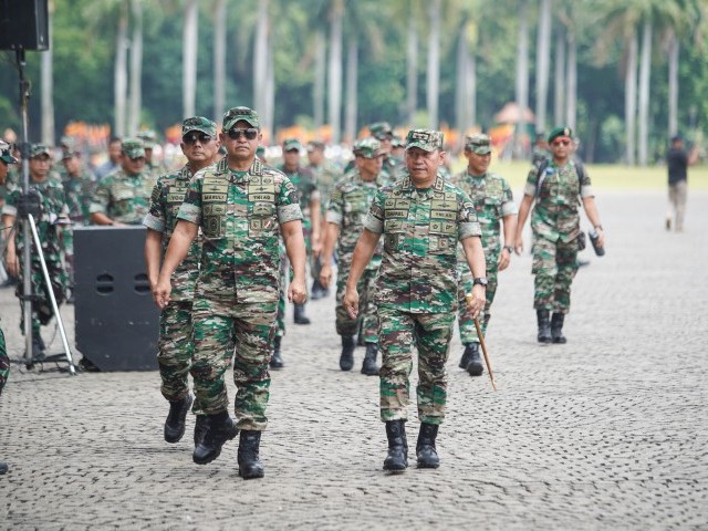 Pangdam Jaya Dampingi Kasad Mengecek Kesiapan Prajurit dan Alutsista Peringatan HUT ke-79 TNI