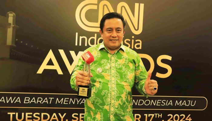 Komitmen Majukan UMKM, Pemkab Bekasi Terima Penghargaan Best SME Empowerment dari CNN Indonesia