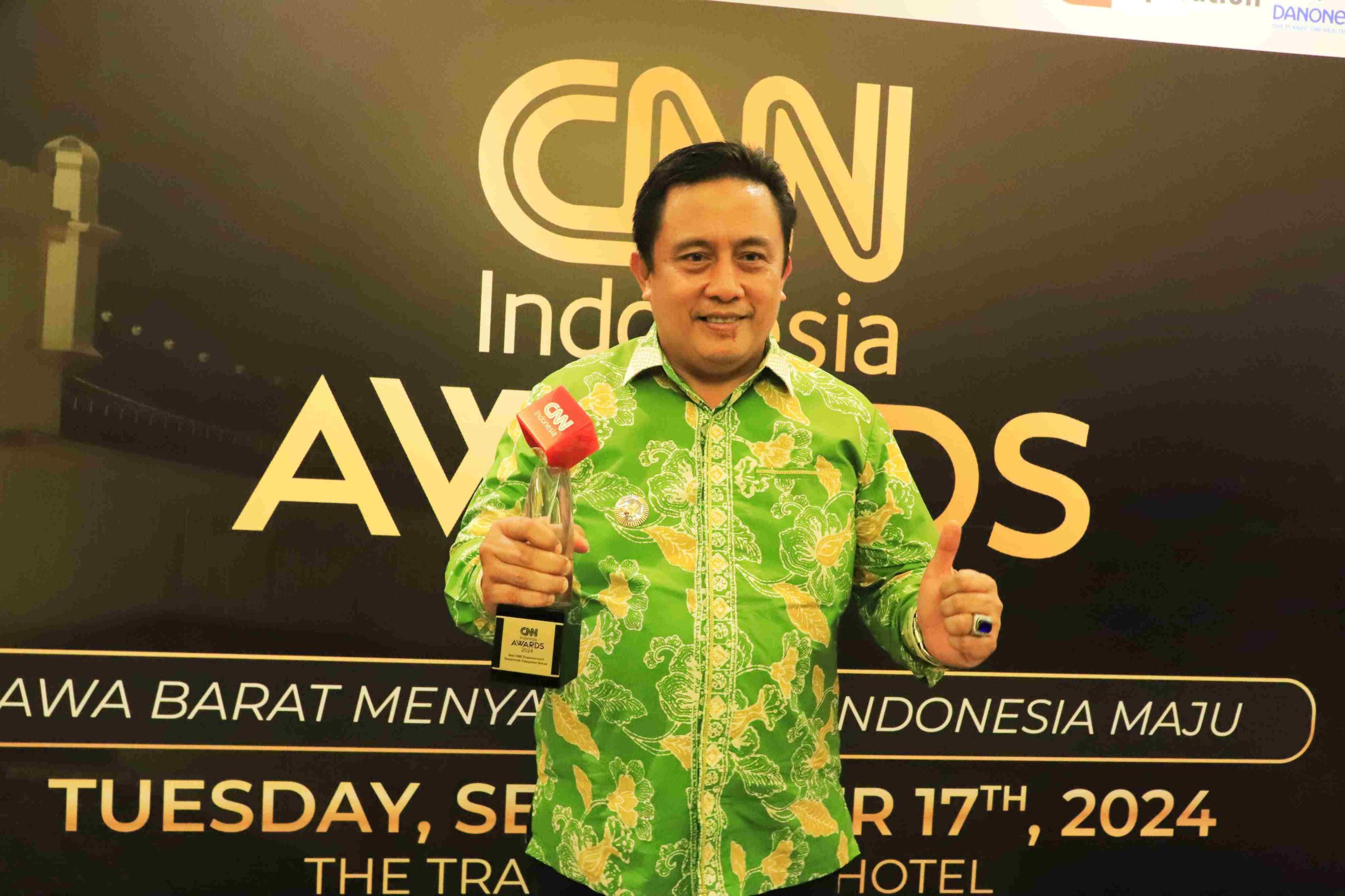 Komitmen Majukan UMKM, Pemkab Bekasi Terima Penghargaan Best SME Empowerment dari CNN Indonesia