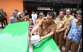 Salurkan 122.440 Rantang, Program Bekasi Permata dan Bekasi Bening Hadir di Desa Wanajaya Cibitung