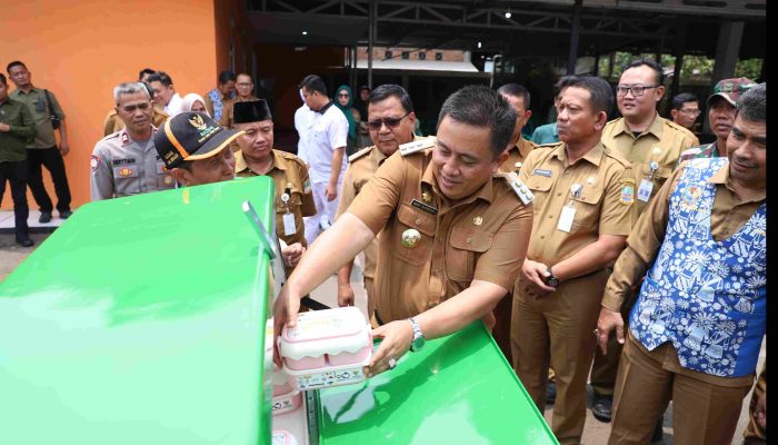 Salurkan 122.440 Rantang, Program Bekasi Permata dan Bekasi Bening Hadir di Desa Wanajaya Cibitung