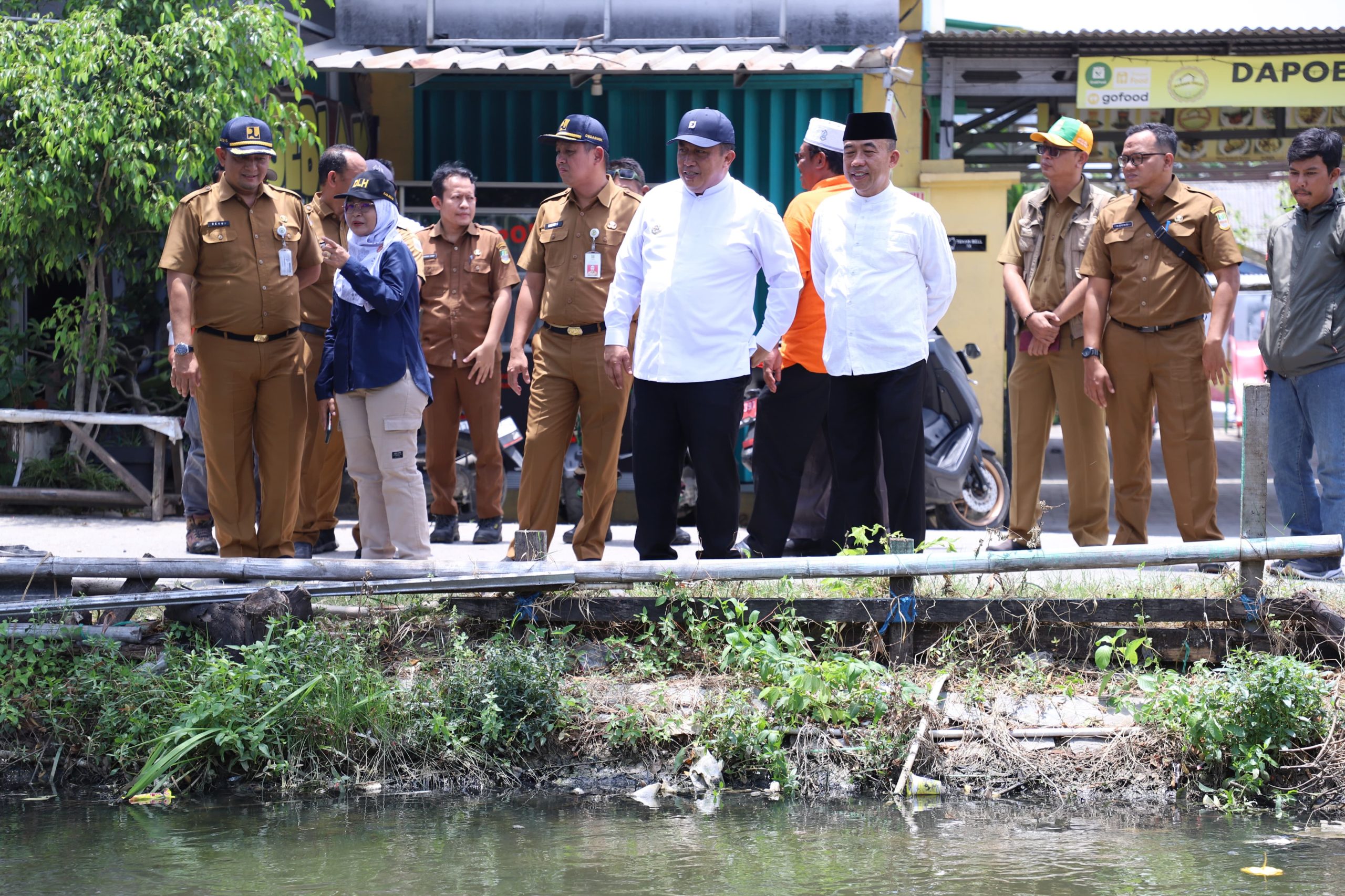 Pj Bupati Bekasi Dedy Supriyadi Tinjau Normalisasi Kali Cilemahabang