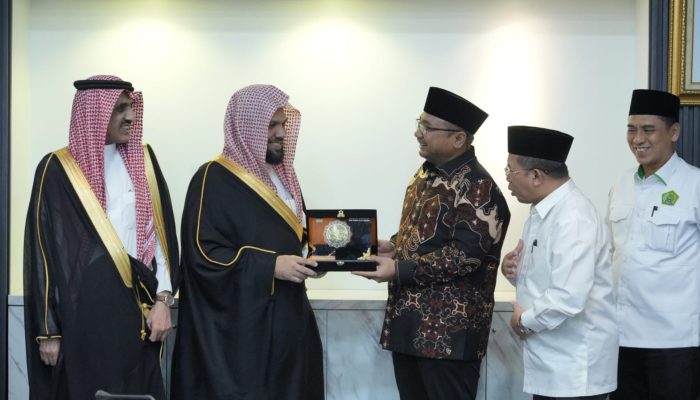 Bertemu Menag, Imam Masjid Nabawi Bawa Pesan dari Raja Salman