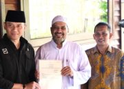 Menteri AHY Serahkan Puluhan Sertipikat Tanah Wakaf di Pasuruan, dari Sertipikat Yayasan Milik Habib Taufiq Assegaf hingga Musala Berusia 112 Tahun