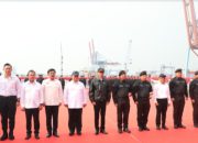 Bersama Presiden RI, Menteri AHY Peroleh Brevet Kehormatan Hiu Kencana dari TNI AL