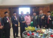 Sekelompok Petani Datangi Dandim 0824/Jember saat Bersama Forkopimda. Ingin Ucapkan Selamat Ulang Tahun Ke 79 TNI