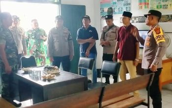 Datangi Koramil 13/PLKT, Kapolsek Peuerulak Timur Bersama Camat Berikan Ucapan Selamat HUT TNI Ke-79