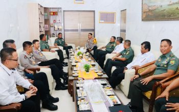 Silaturahmi Ke Pangdam II Sriwijaya, Kapolda Sumsel Irjen Andi Rian R Djajadi Disambut Hangat Rekan Seangkatan, Sepakat Kuatkan Sinergitas TNI Polri