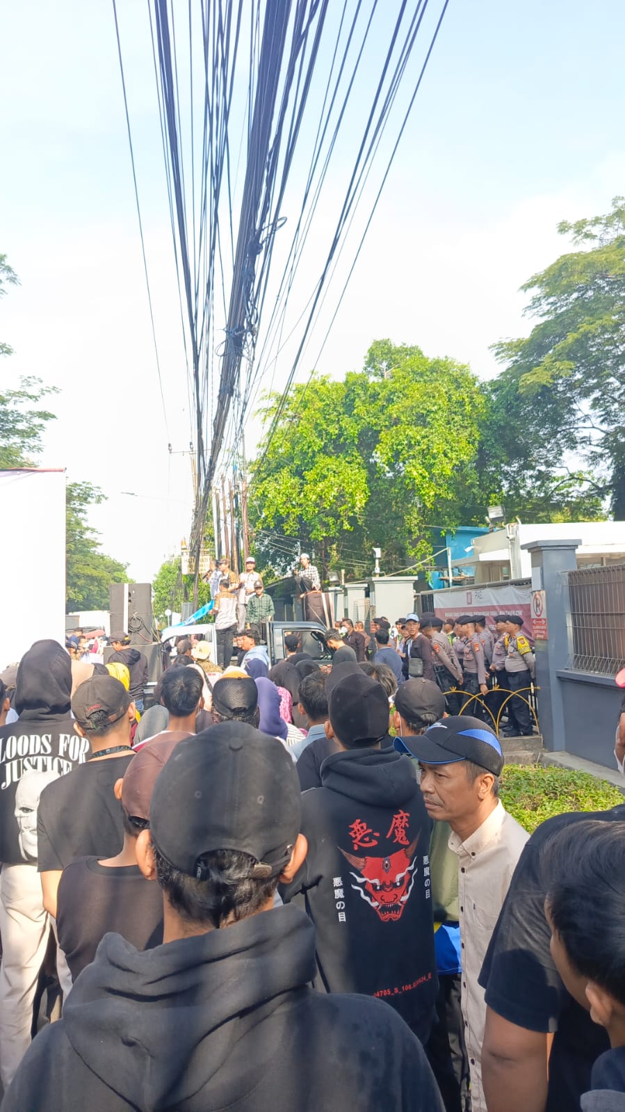 Ribuan Warga Pejuang Demo Blokir Pintu Masuk PT PAS