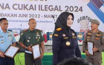 Satpol PP Garut Terima Penghargaan atas Penindakan Barang Ilegal Terbanyak di Jawa Barat