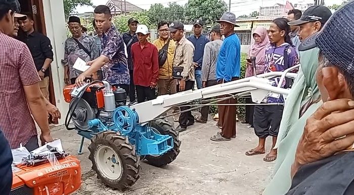 Sebanyak 36 Alsintan Disalurkan Distan Kabupaten Bekasi untuk Kelompok Tani