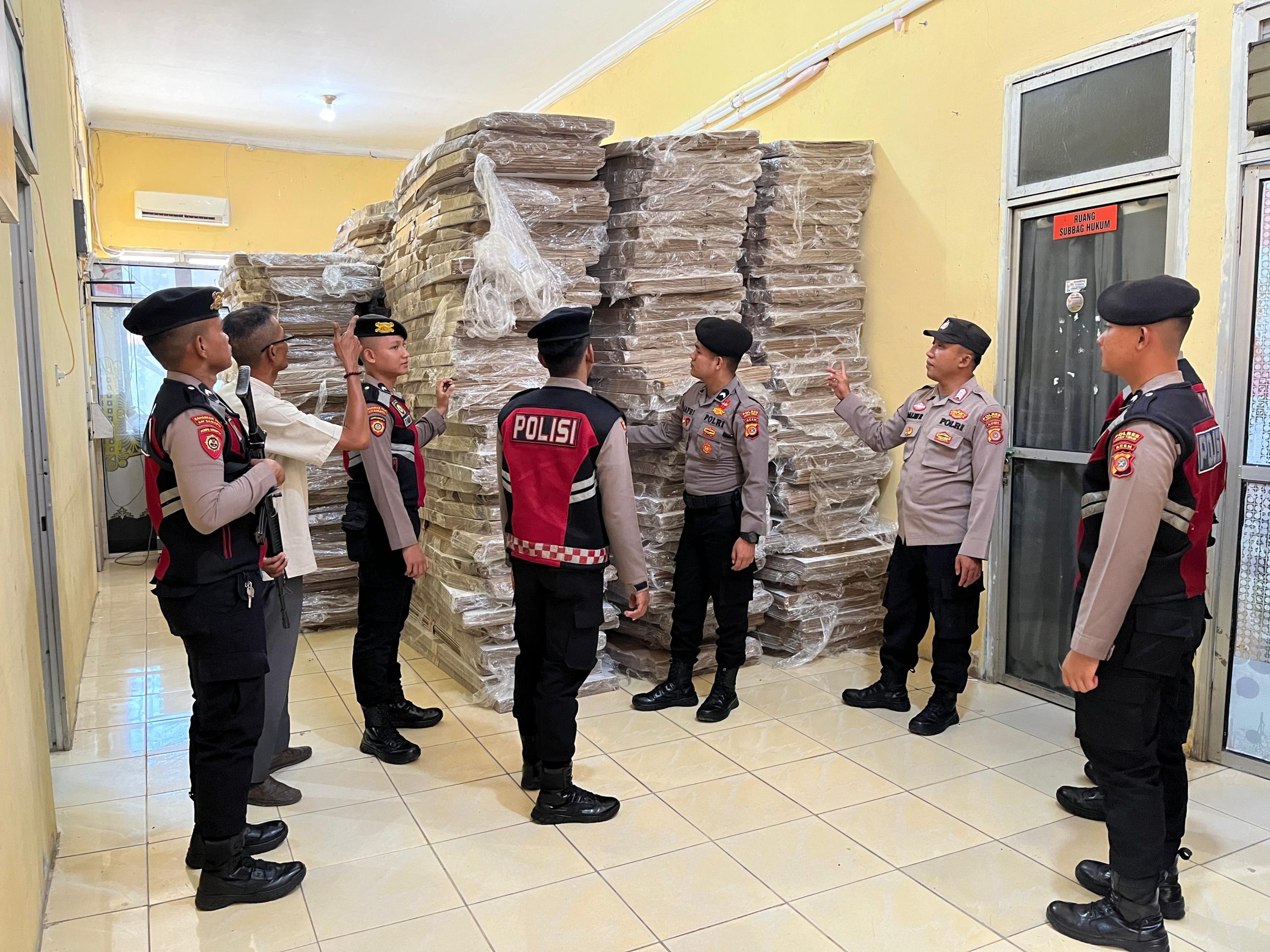 Satsamapta Polres Aceh Timur Tingkatkan Patroli Ke Kantor KIP Dan Gudang Logistik