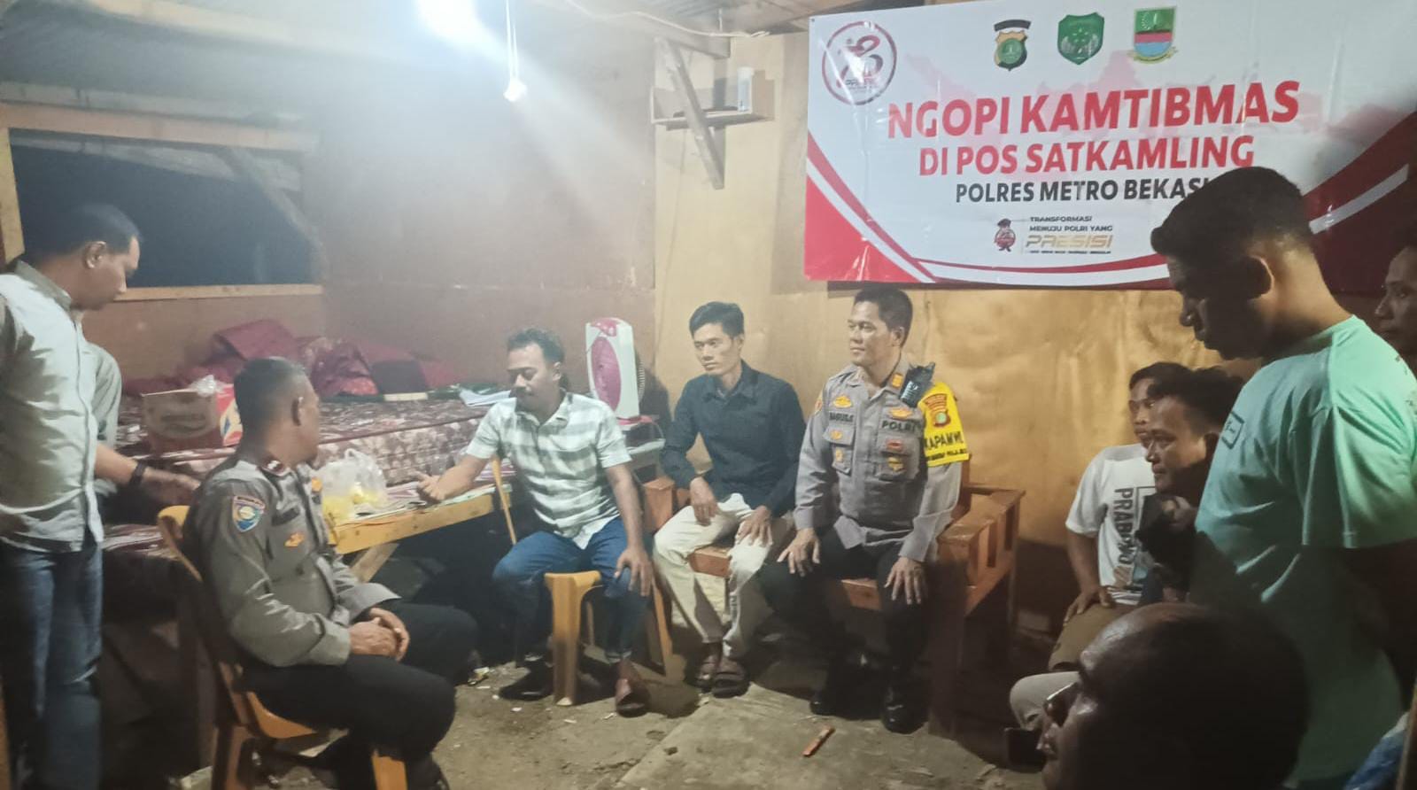 Pererat Silaturahmi dan Jaga Kondusifitas, Polsek Serang Baru Ngopi Kamtibmas Bersama Warga