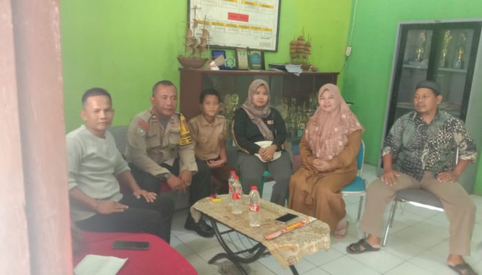 Video Viral Anak SD Keracunan Ternyata Hoax, Bhabinkamtibmas Desa Sindangmulya Cek Kebenarannya