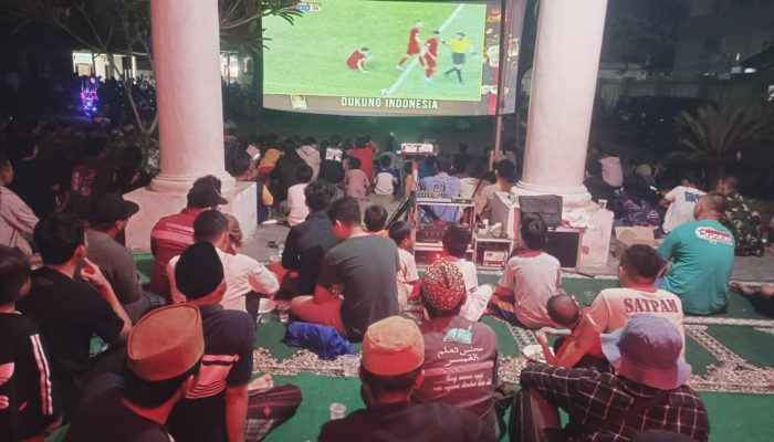 Suporter Nobar di Halaman Kantor Pemdes Sindangmulya Tidak Semangat, Timnas Indonesia Kalah Lawan China