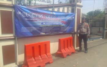 Polsek Serang Baru Pasang Spanduk Sosialisasi Operasi Zebra Jaya 2024