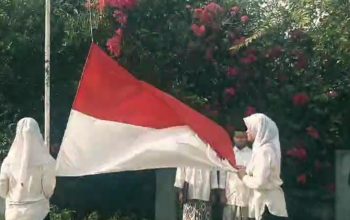 Upacara Bendera Hari Santri Nasional 2024, Ponpes Al-Abadiyah Berikan Apresiasi Prestasi Santri