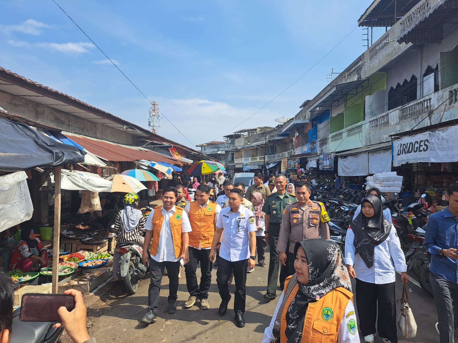 Polres PALI Bersama Instansi Terkait Mengadakan Sidak Pemantauan Harga livebird (LB) di Pasar Inpres Pendopo