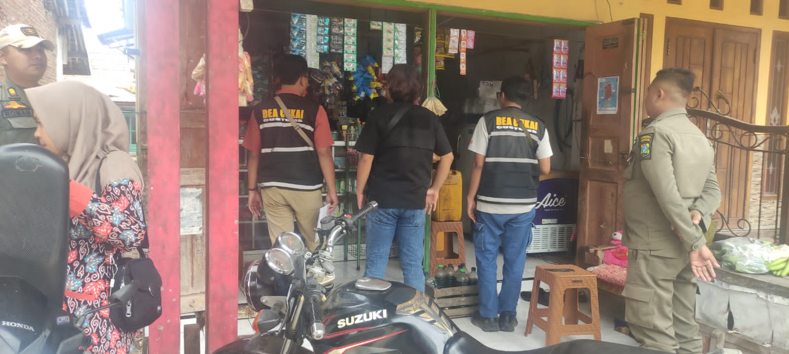 Giat Gabungan Sat Pol PP & Bea Cukai Jember Dalam Rangka Opgab Peredaran Rokok Ilegal Di Wilayah Kab. Bondowoso