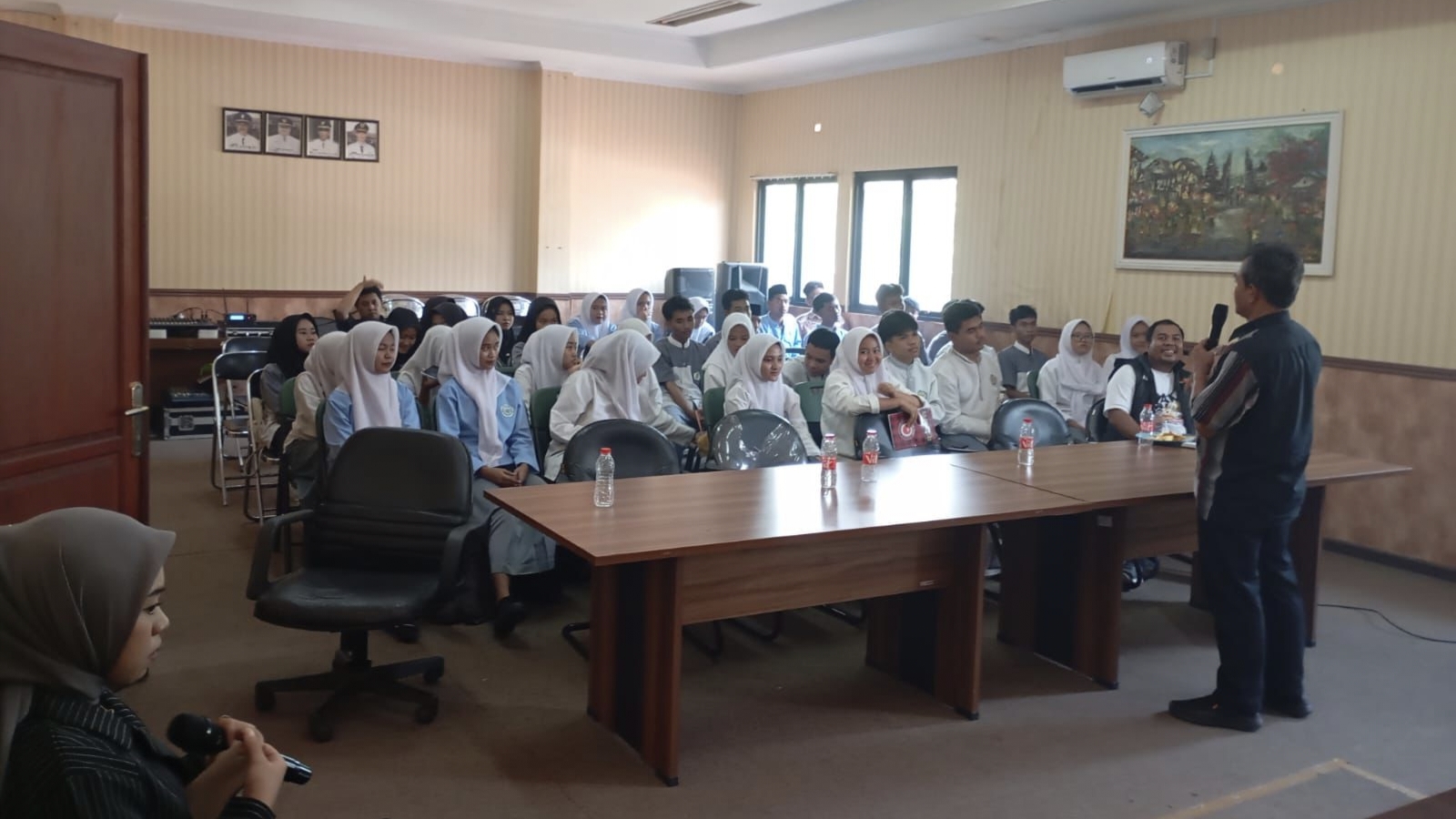 Polsek Cibarusah Monitoring Sosialisasi Pemilih Pemula dalam Pilkada