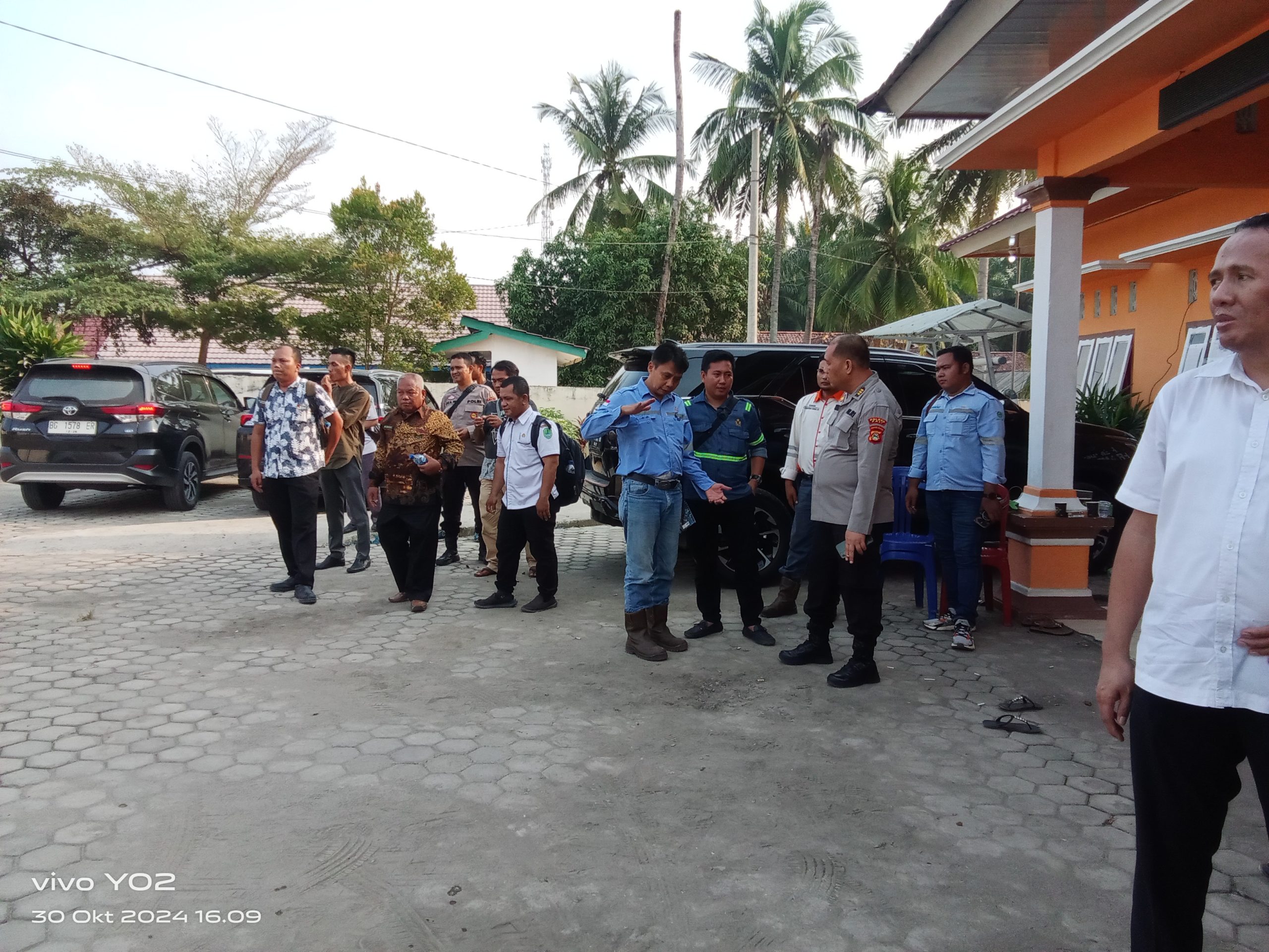 Polsek Penukal Abab Menghadiri Rapat Koordinasi Membahas Rencana Pembangunan Jaringan Listrik di Talang Betung, Desa Prambatan