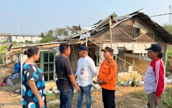 BPBD dan Baznas Bantu Warga Terdampak Puting Beliung di Cikarang Timur