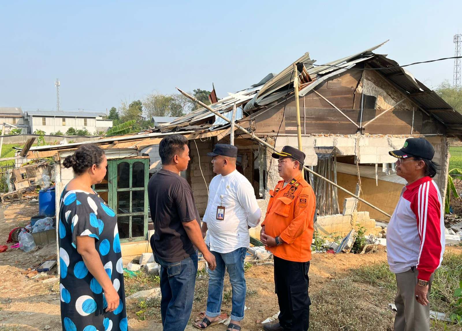 BPBD dan Baznas Bantu Warga Terdampak Puting Beliung di Cikarang Timur